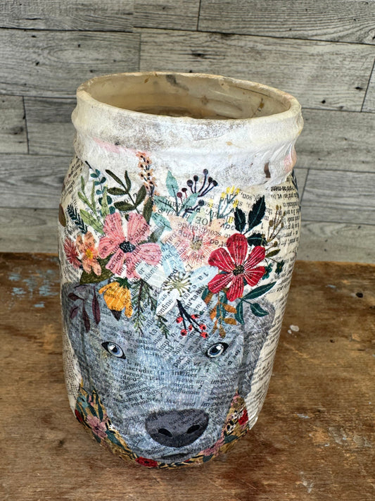 16 oz Soy Wax Caramel Scented Candle w/Gray Dog