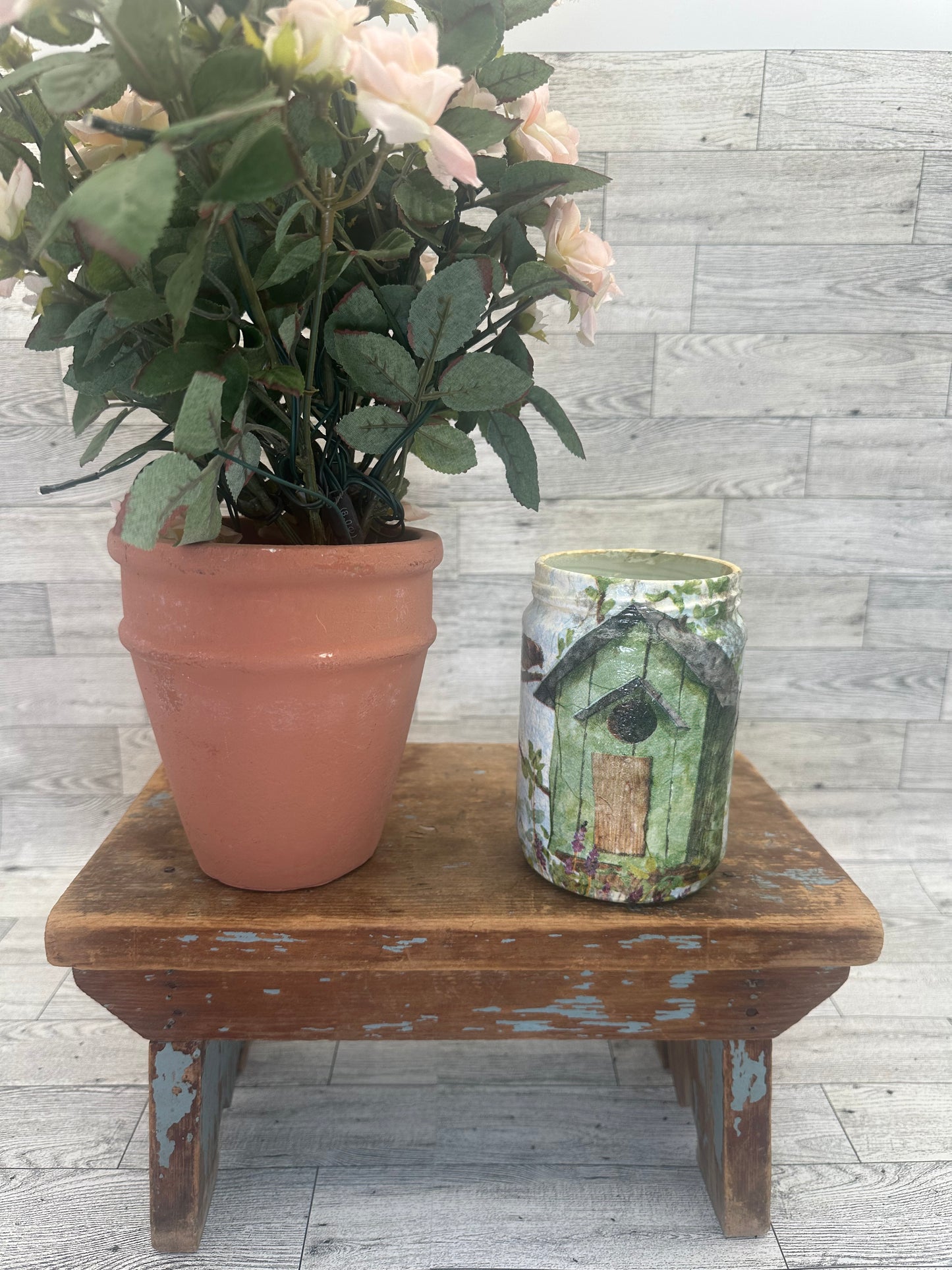 16 oz Soy Wax Blueberry Scented Candle w/Birdhouse