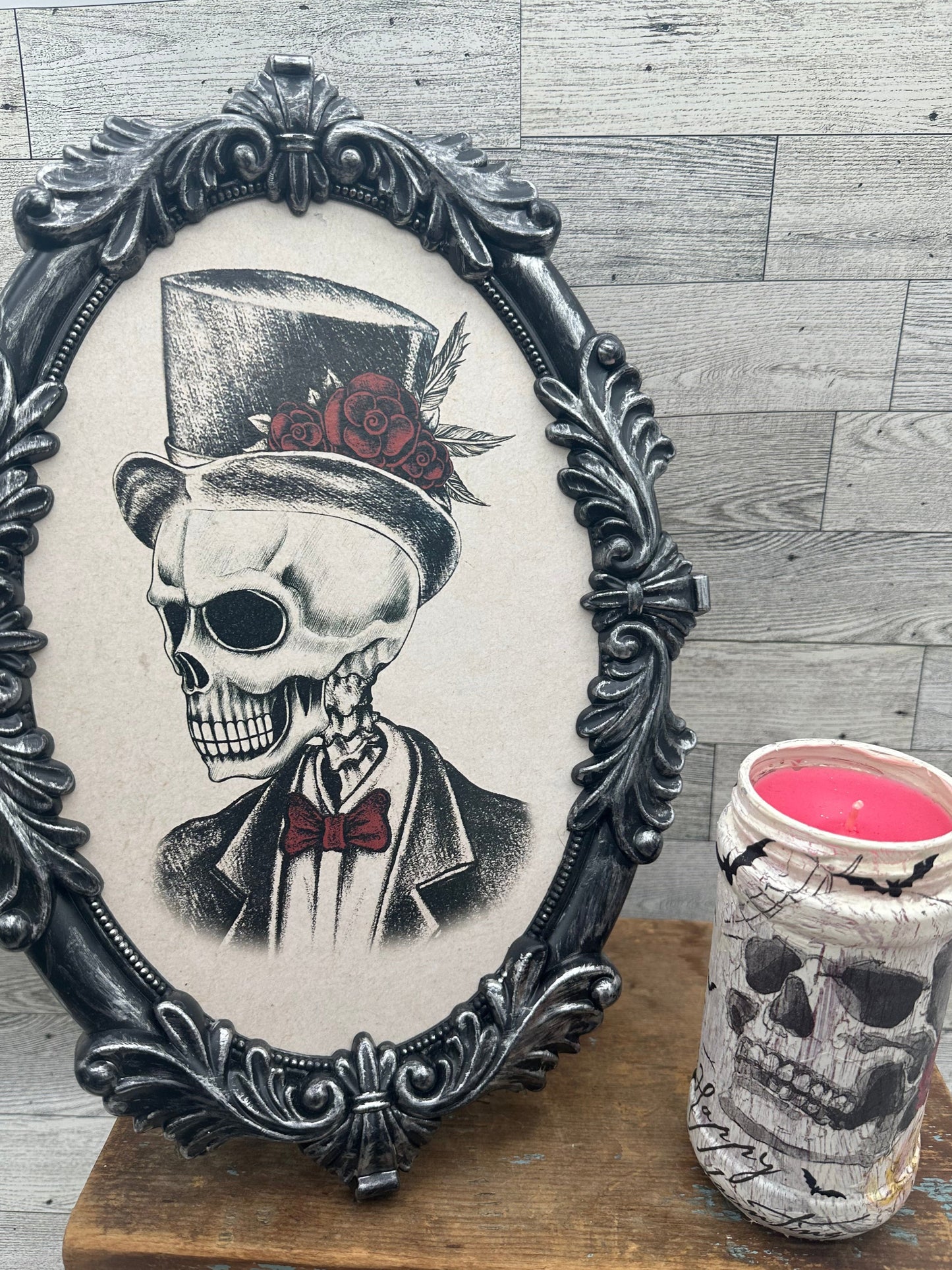 16 oz Halloween Candle w/Skull & Bats