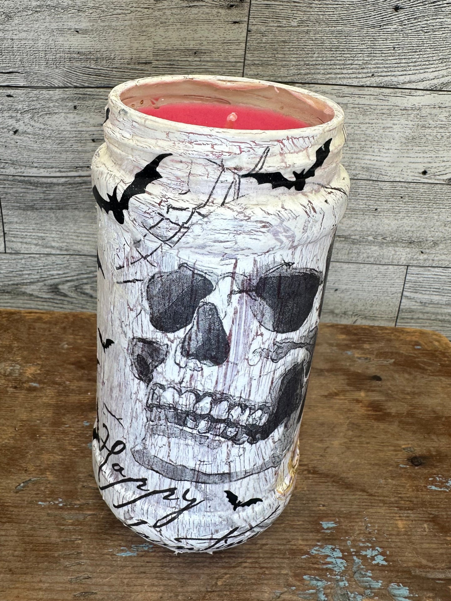 16 oz Halloween Candle w/Skull & Bats